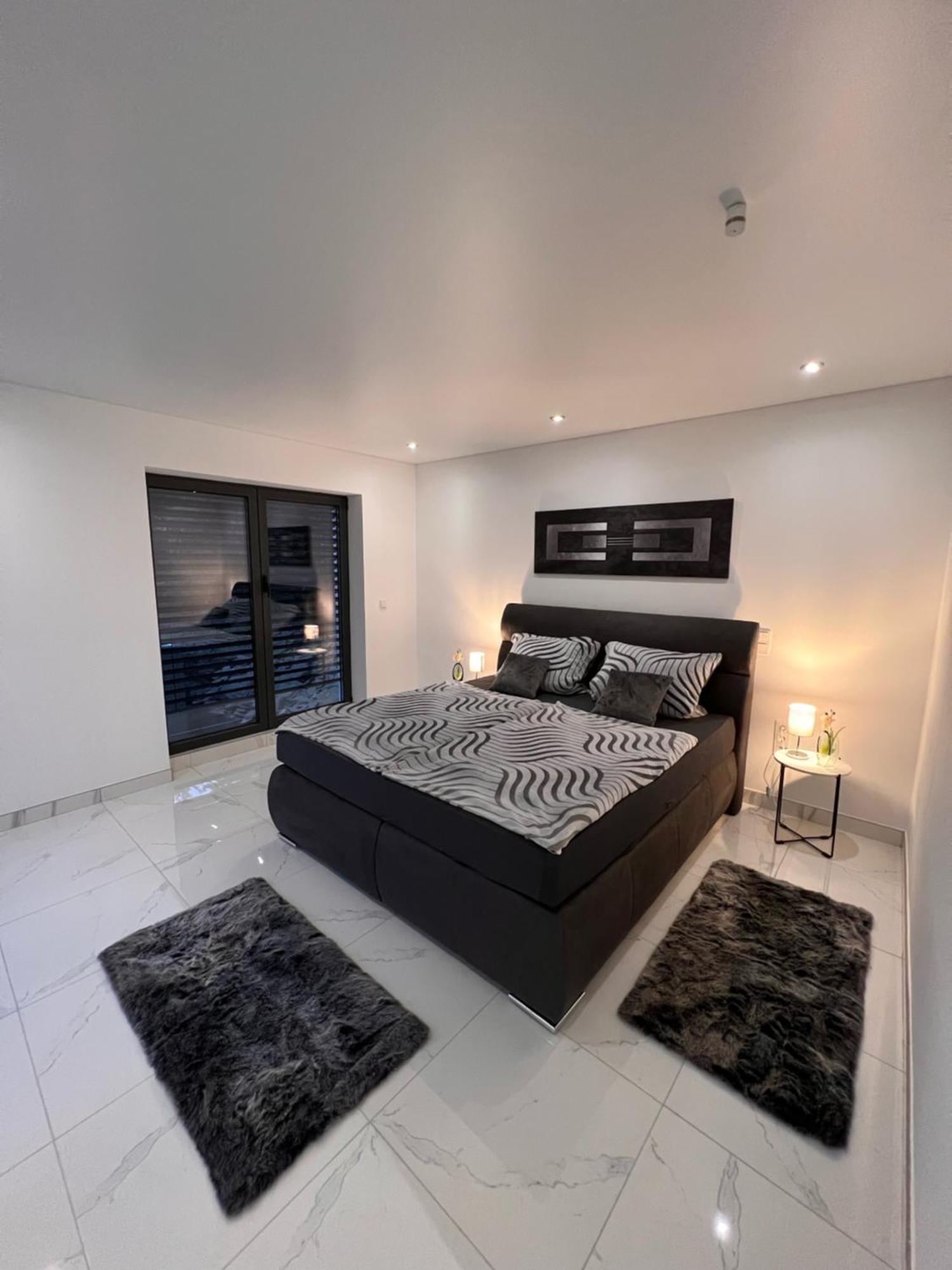 Penthouse M1 Apartment Нойнкирхен Екстериор снимка