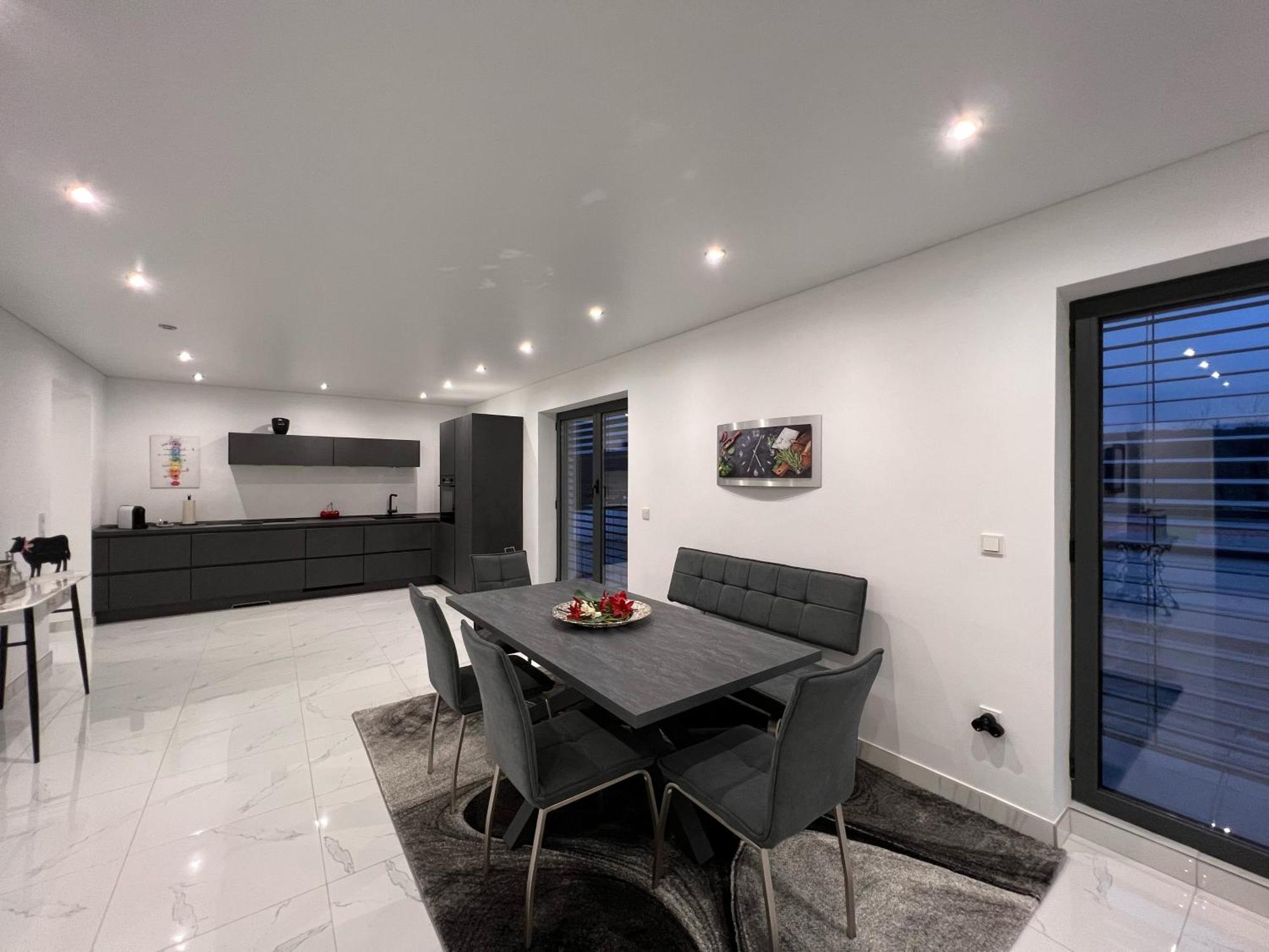 Penthouse M1 Apartment Нойнкирхен Екстериор снимка