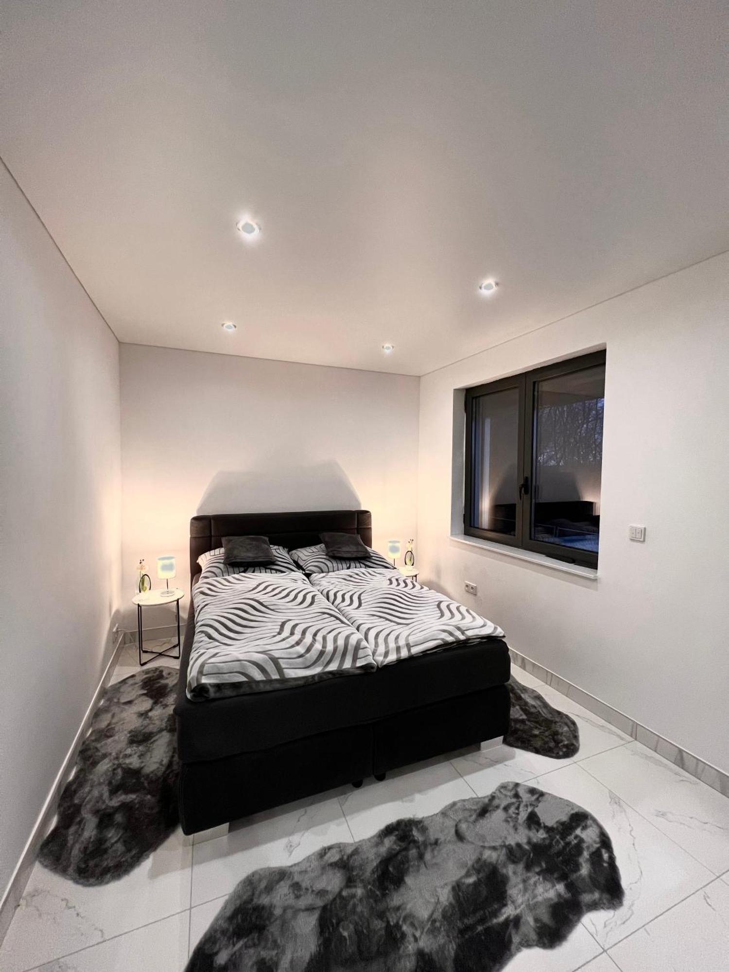 Penthouse M1 Apartment Нойнкирхен Екстериор снимка